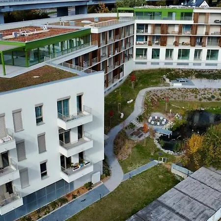 Simcity Ix L Park With Air Conditioning, Free Garage Parking, Balcony And 24 7 Self Check-in *